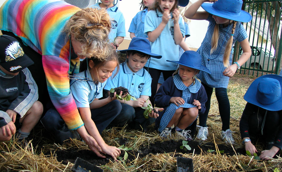 Kids love to be in the garden! – Seed Savers Foundation